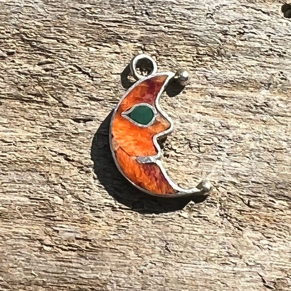 Sterling Silver & enamel Man in the moon charm. Vintage - Picture 2 of 4